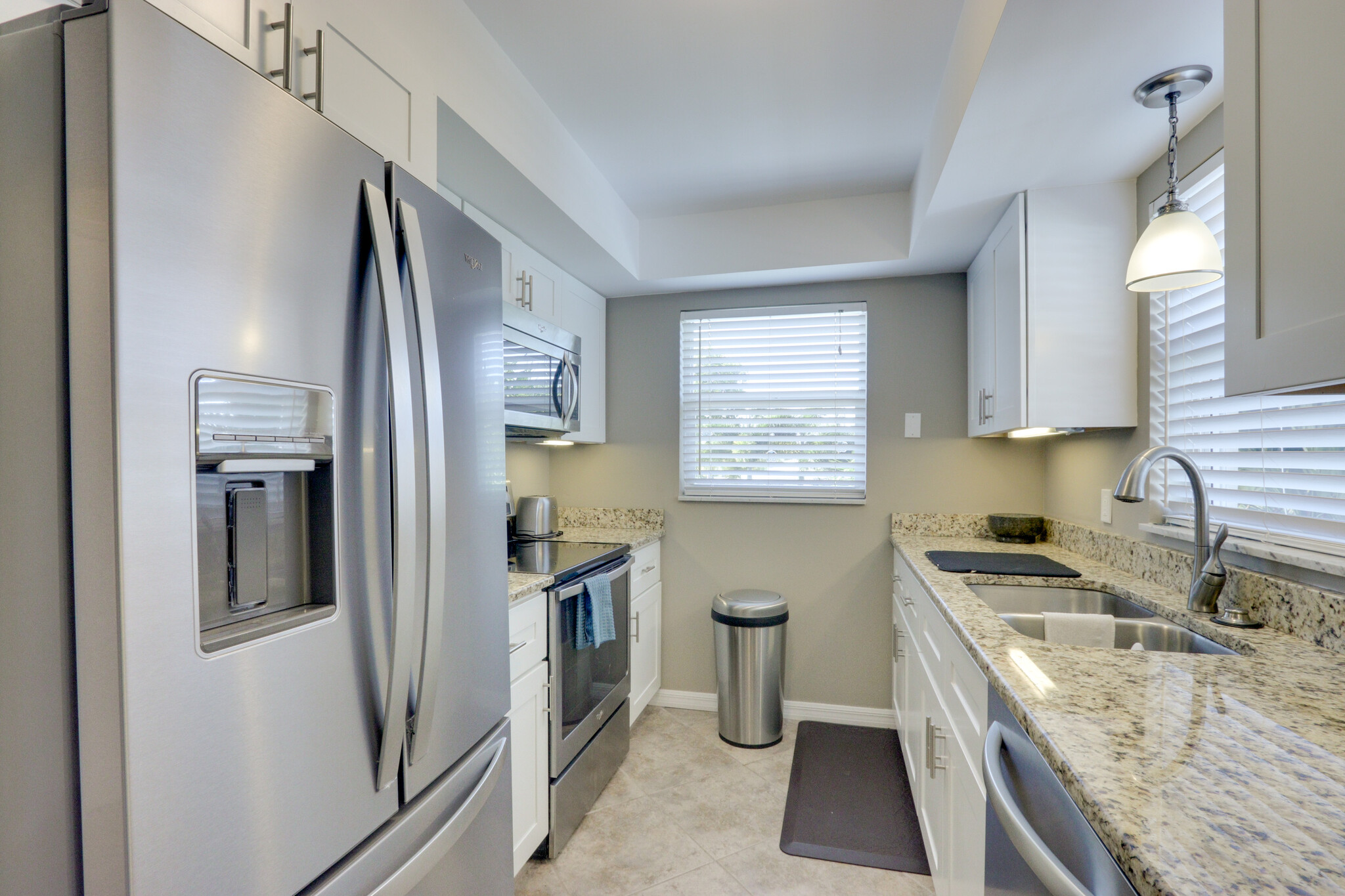 Kitchen - 230 S Lakeside Dr