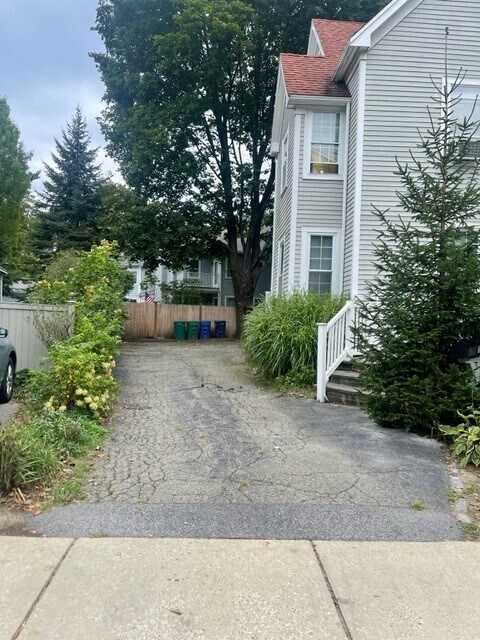 Building Photo - 256 Lowell Ave