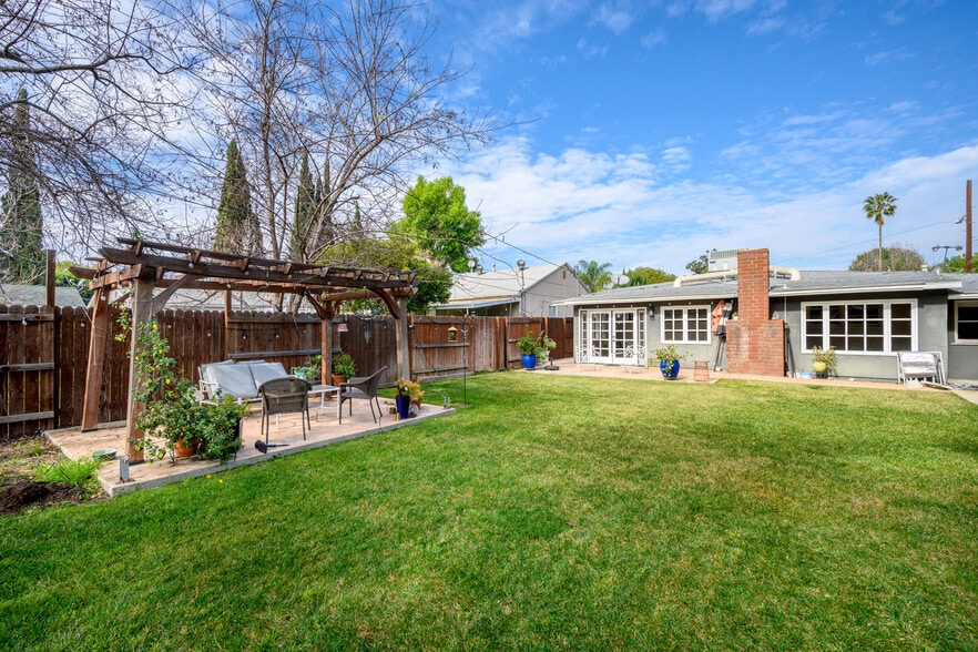 Building Photo - 16026 Valerio St