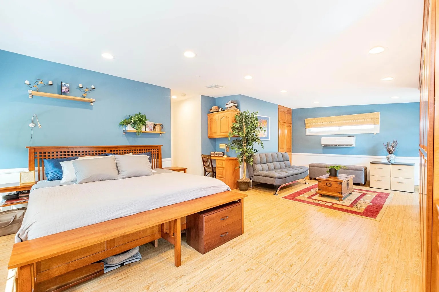 Building Photo - 2120 N Valley St