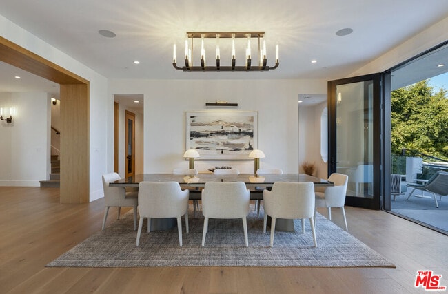 Building Photo - 7052 Dume Dr
