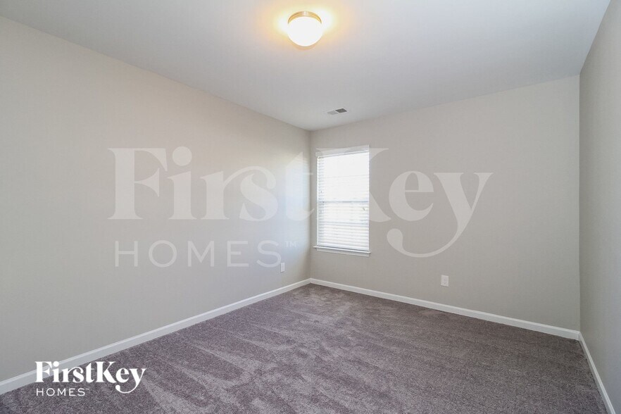 Building Photo - 5369 Northridge Dr