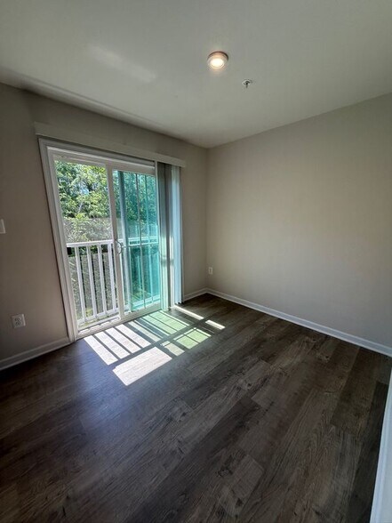 Building Photo - 202 Red Bill Ln