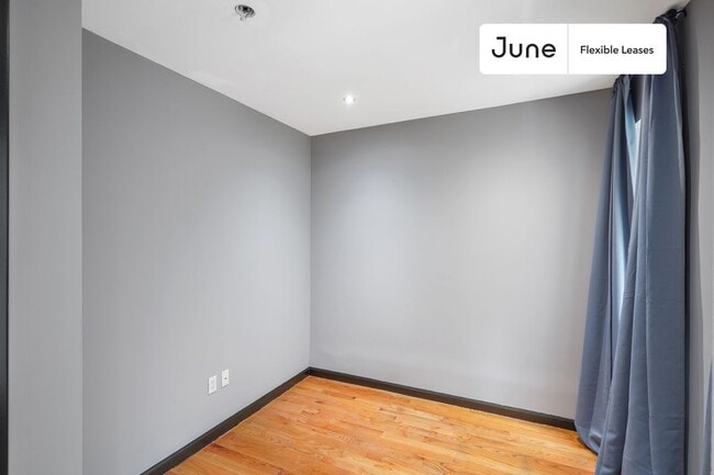 Building Photo - 15 W 107th St