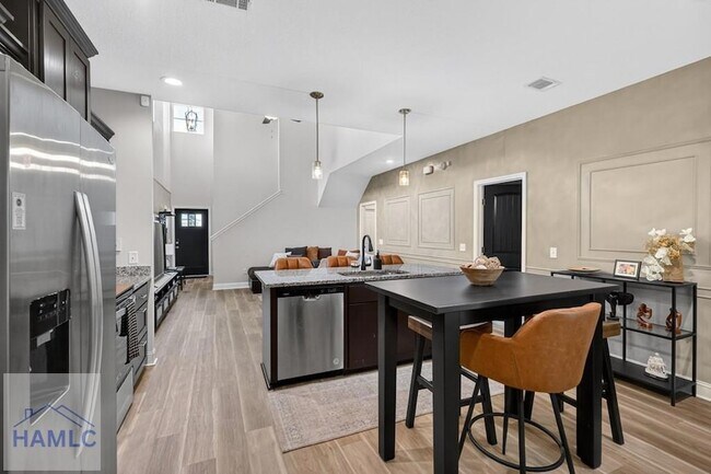 Building Photo - 840 Abode Ave