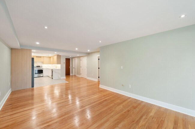 Building Photo - 75-83-83 Cambridge Pkwy