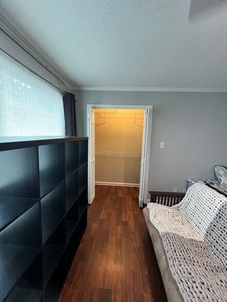 Building Photo - 1240 Shady Oak Trl