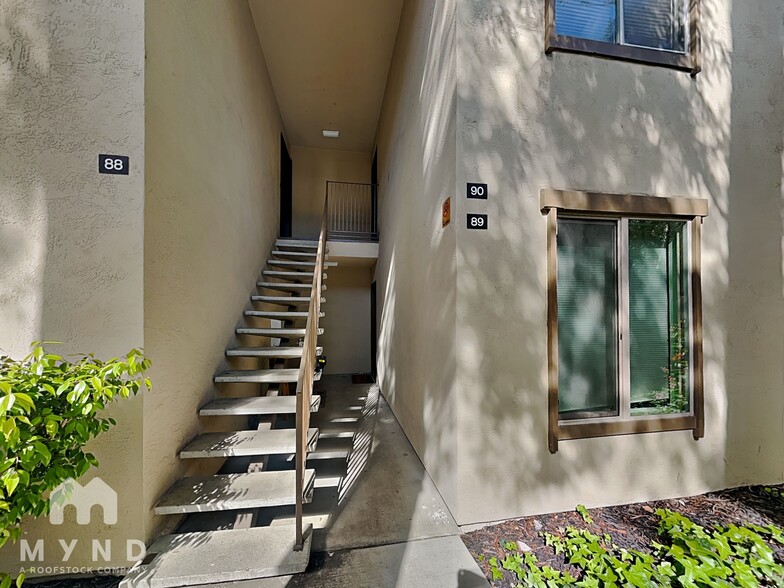 Building Photo - 2734 Oak Rd