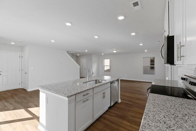 Building Photo - 14616 Ravenel Dr