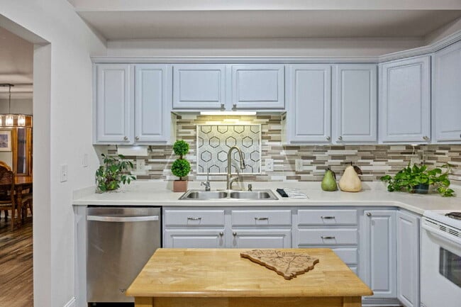 Building Photo - 5349 Deep Blue Ln