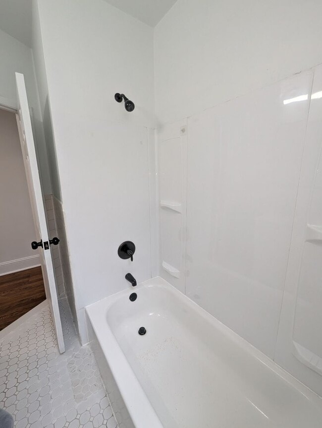 Building Photo - Charming updated 3 bedroom 1 bath Home in ...