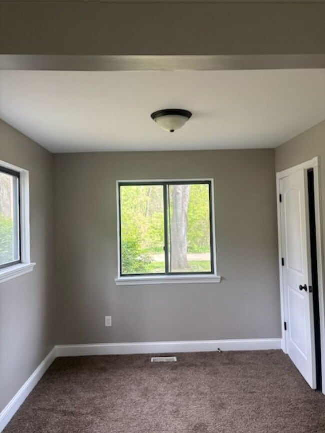 Building Photo - FRESHLY PAINTED, UPDATED BEAUTIFUL 3 BEDROOM/2 BATH HOUSE