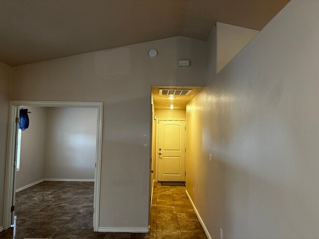 Building Photo - 613 Mesa Vista Dr