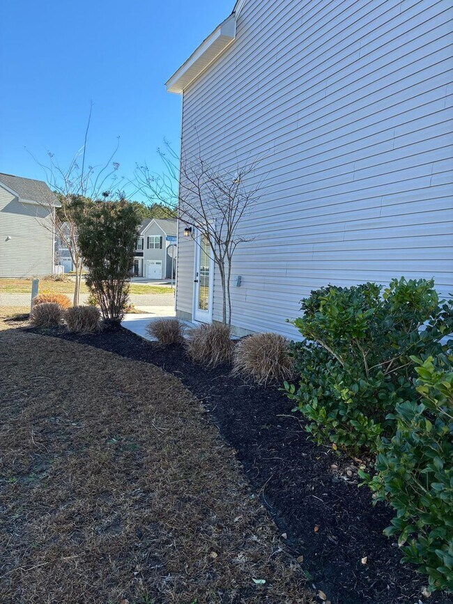 Building Photo - FORMER MODEL townhome at Villa Grande community
