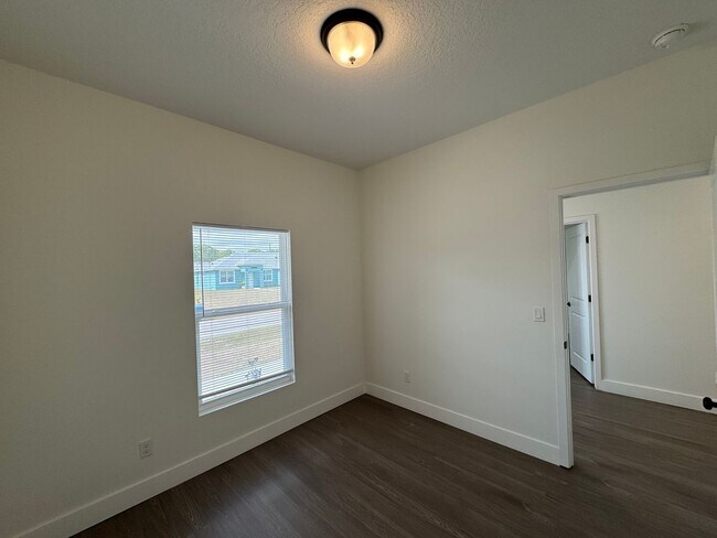 Building Photo - BEAUTIFUL 4 BD/2 BA Home in Palm Bay! Great Location!