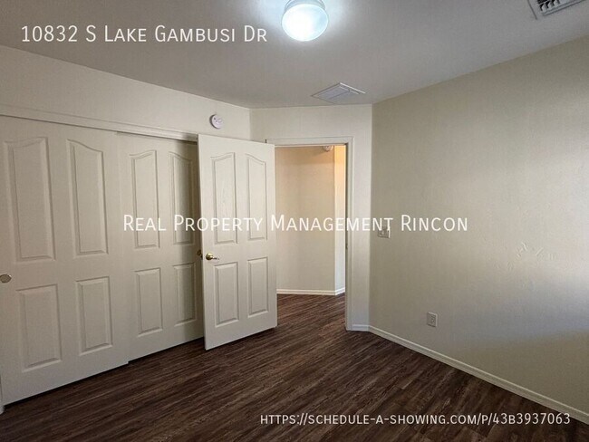 Building Photo - 10832 S Lake Gambusi Dr
