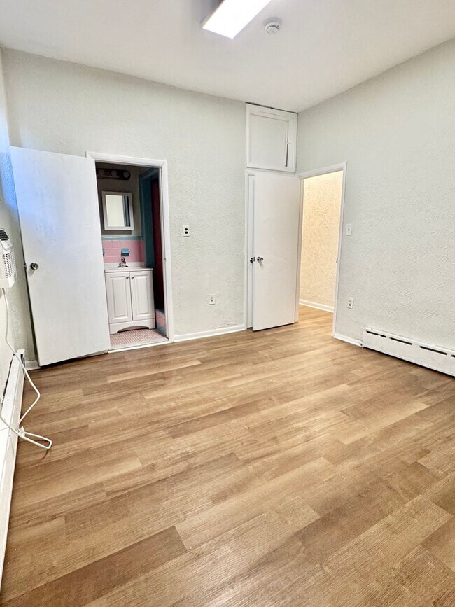 Building Photo - 5027 Walnut St