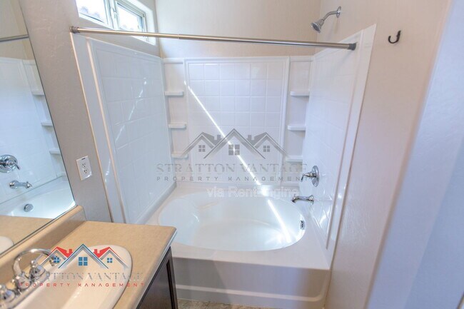 Building Photo - 2218 N 77th Dr