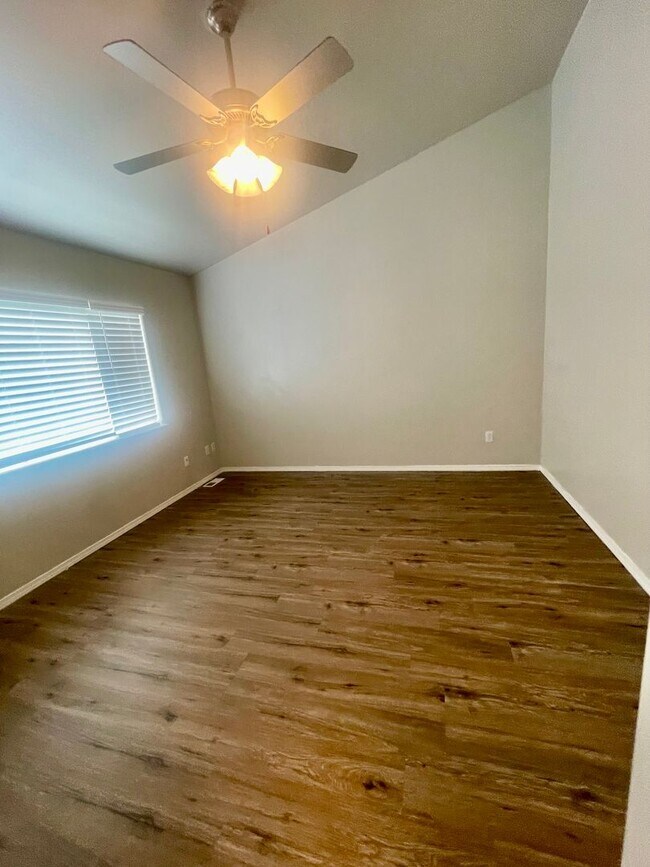 Building Photo - Condo Close to base! 3 bed/2bath/2car garage, Available now!