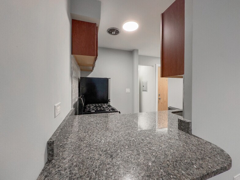 Building Photo - 450 W Barry Ave