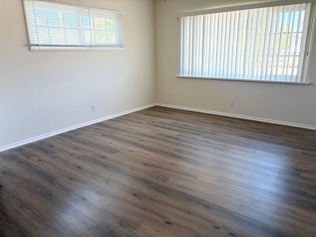 Building Photo - Rustic Spacious Home with Large Yard Boasting Timeless Character – 3 Bed, 2.5 Bath