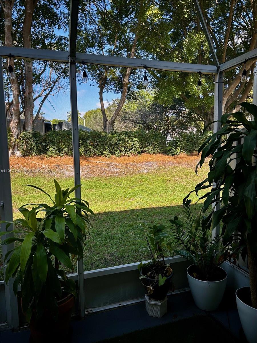 Building Photo - 1111 Sorrento Dr