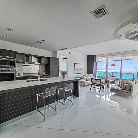 Building Photo - 200 Biscayne Boulevard Way
