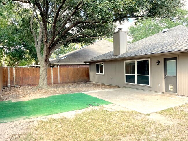 Spacious back yard with mature oak tree - 14511 Enola Dr