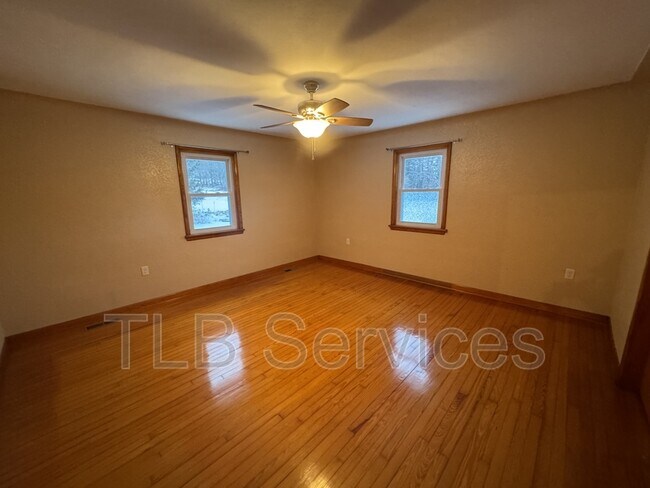 Building Photo - 542 Montdale Rd