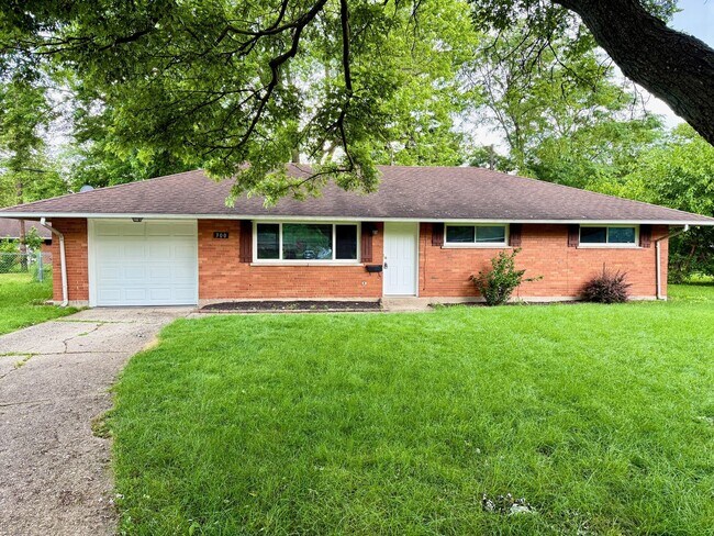Primary Photo - 300 Ives Ln