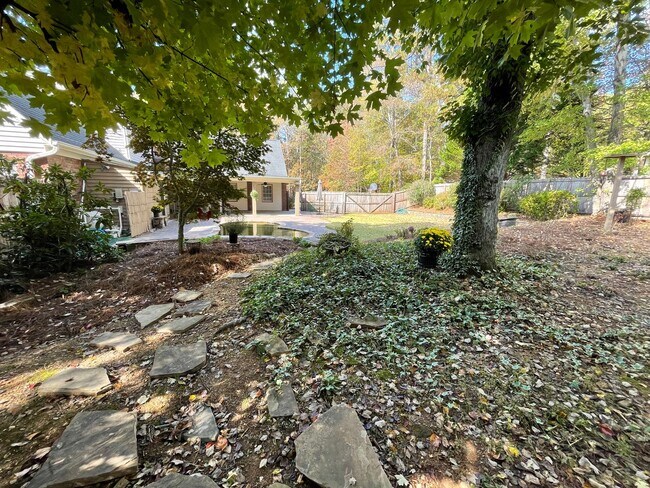 Building Photo - Large 4/4 House in Maplewood $2,650