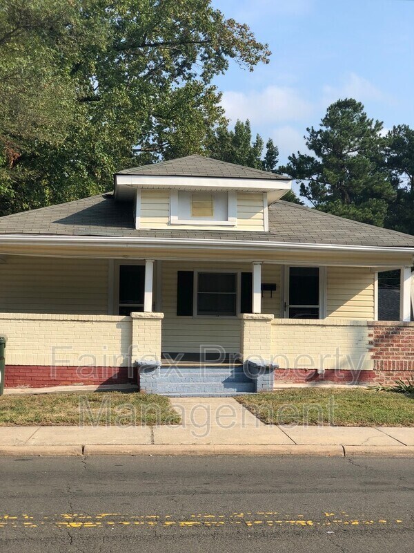 Building Photo - 301 E Lawson St