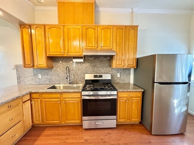 Building Photo - Adorable and Historic Home in West Alameda