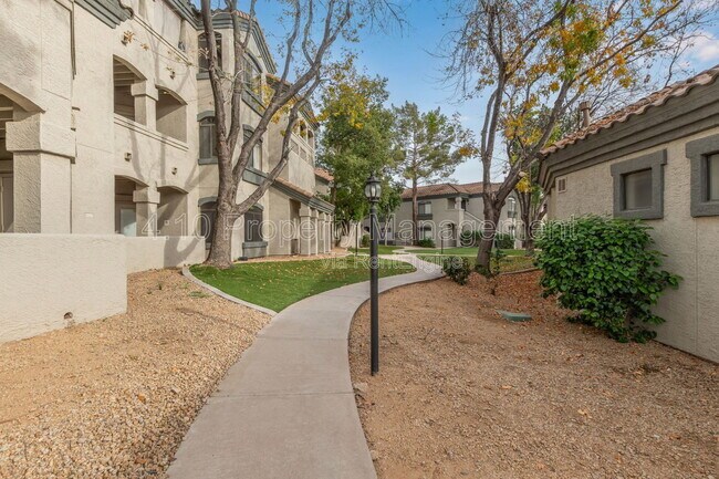 Building Photo - 15095 N Thompson Peak Pkwy