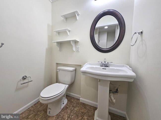 Building Photo - 261 Thomas Harmon Dr