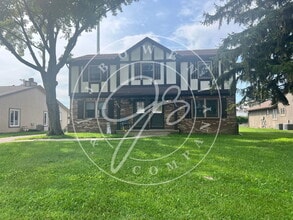 Building Photo - "Charming 3-Bedroom Retreat with 1.5 Baths...