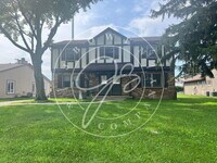 Building Photo - "Charming 3-Bedroom Retreat with 1.5 Baths...