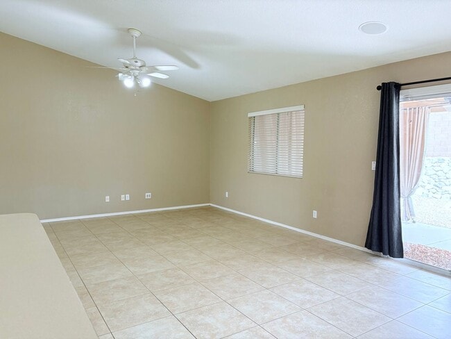 Building Photo - 3 bed/2 bath w/ large backyard in Rita Ran...
