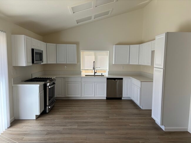 Building Photo - 43852 Glenraven Rd