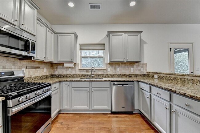 Building Photo - 5013 Groover Dr