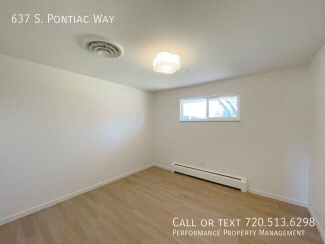 Building Photo - 637 S Pontiac Way