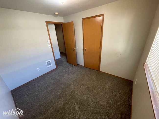 Building Photo - 3bd/2ba Duplex with Two Car Garage in Unio...