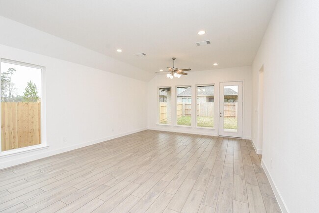 Building Photo - 611 Sand Branch Dr
