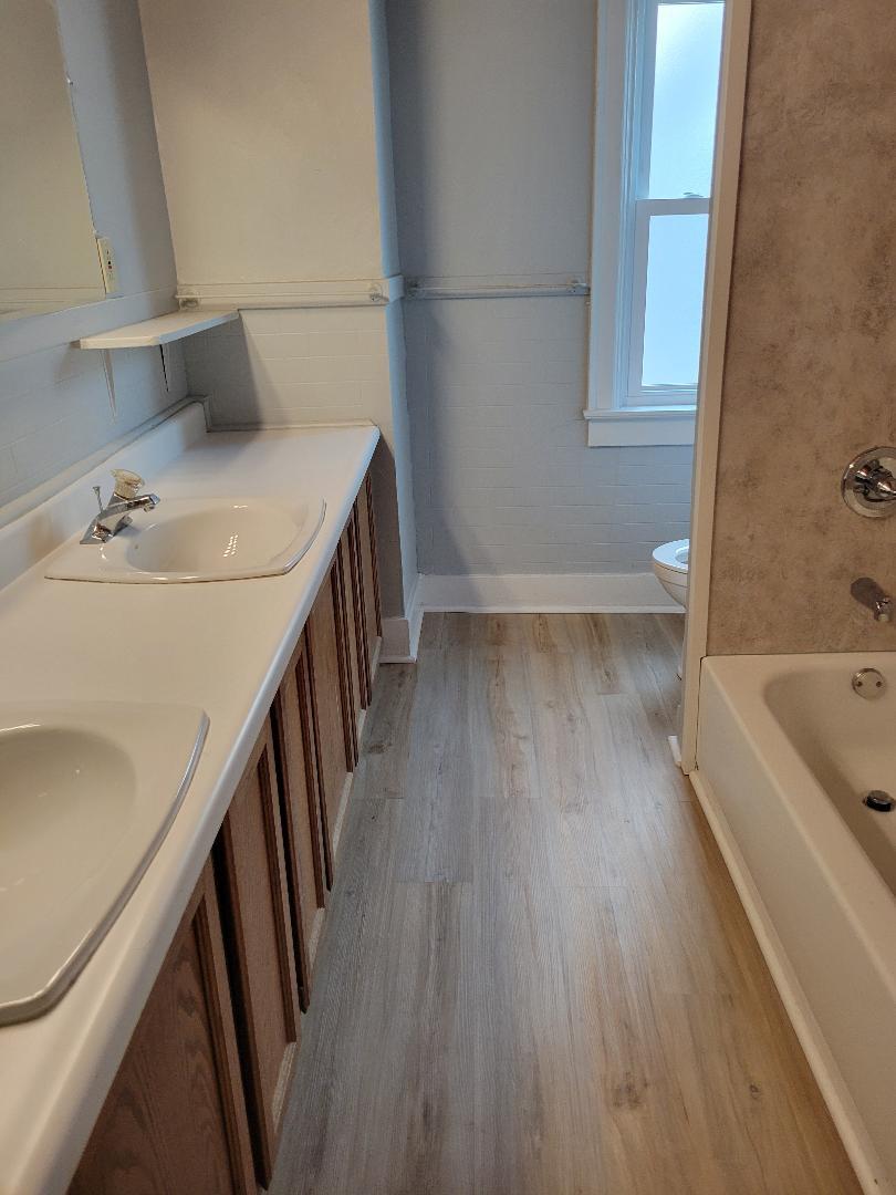 Bath - 734 Auburn Ave
