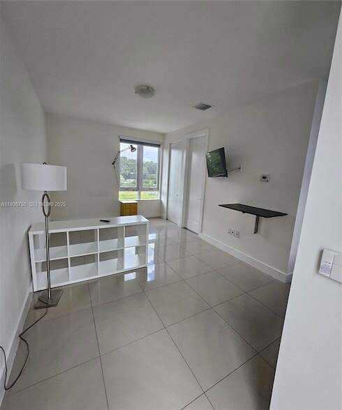 Building Photo - 6410 NW 105th Pl