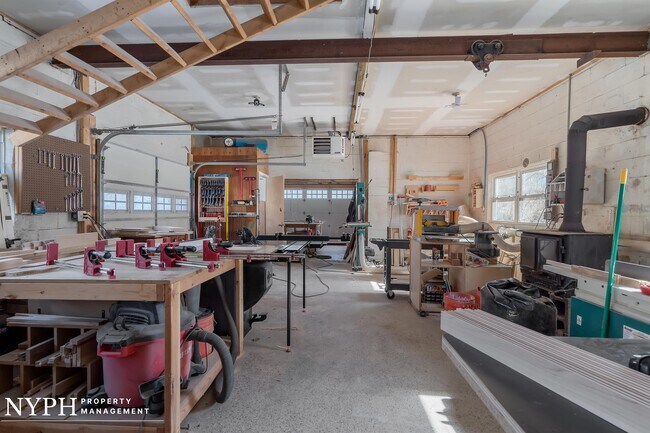 Building Photo - 5113 Cedarvale Rd