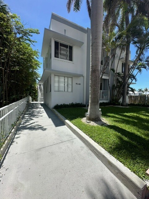 Building Photo - 9248 Collins Ave