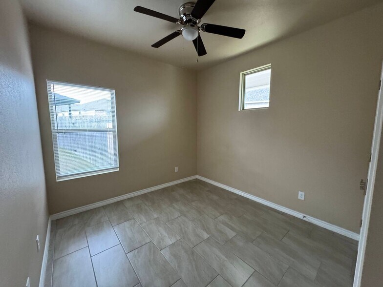 Building Photo - 5415 Rose Gdn Lp