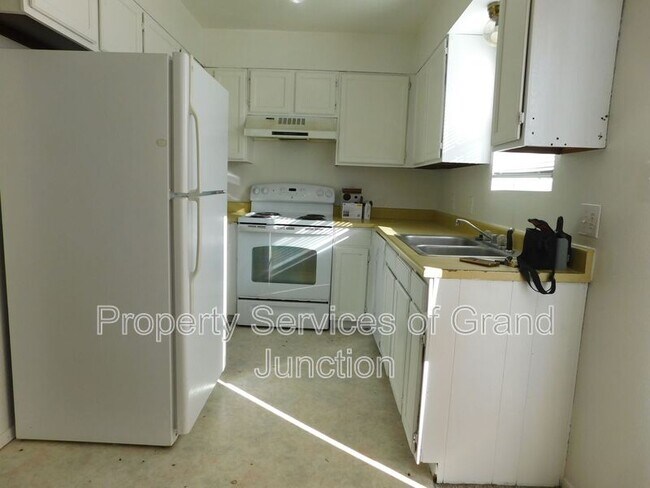 Building Photo - 553 Garfield Dr