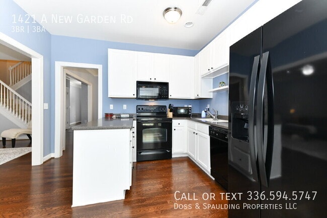 Building Photo - 1421 New Garden Rd